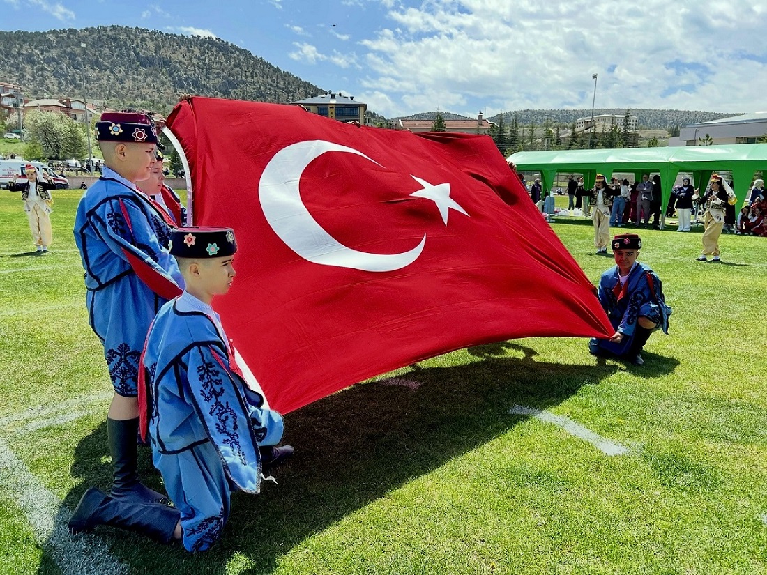 İLÇEMİZDE 23 NİSAN ULUSAL EGEMENLİK VE ÇOCUK BAYRAMI COŞKUYLA KUTLANDI.